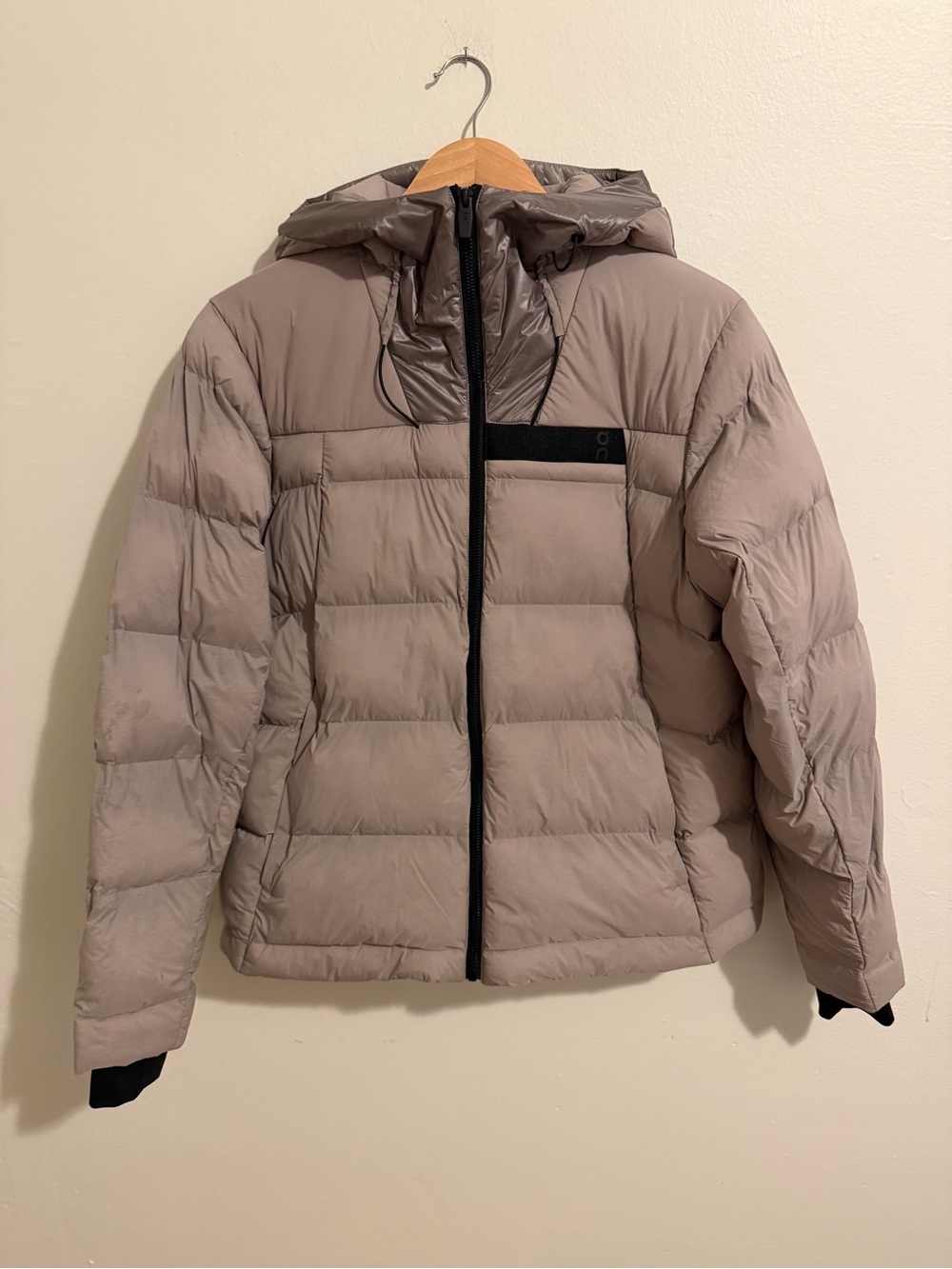 On Running Challenger Jacket in Light Taupe